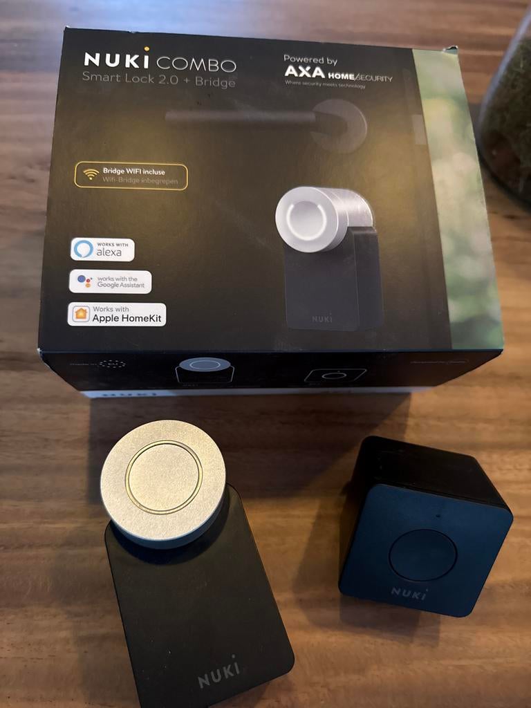 Nuki Smart Lock 2.0 Combo met Bridge - Slim Deurslot, Doe-het-zelf en Verbouw, Hang- en Sluitwerk, Ophalen of Verzenden, Zo goed als nieuw