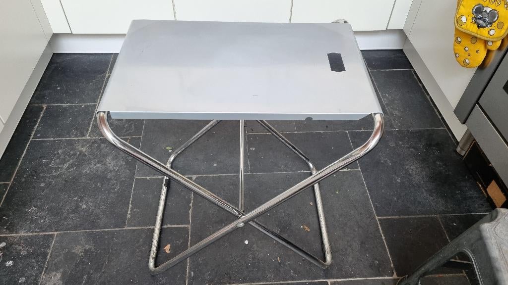 Design inklapbaar bijzet tafeltje, 45 tot 60 cm, Minder dan 55 cm, Gebruikt, Metaal of Aluminium