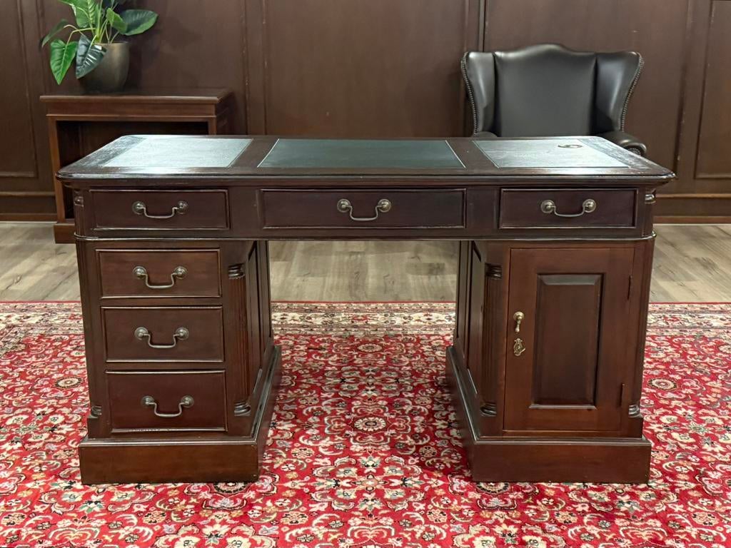 Klassiek Engels bureau #648