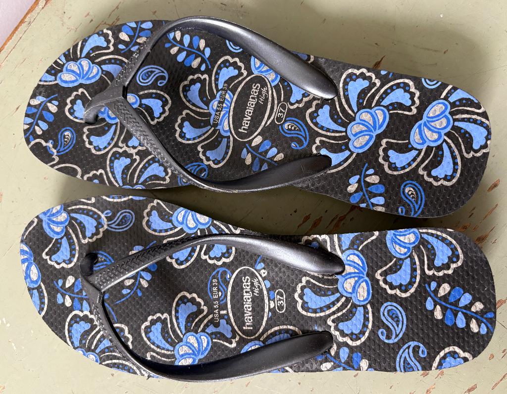 Blauw/zwarte Havaianas slippers, Slippers, Blauw, Ophalen of Verzenden, Zo goed als nieuw