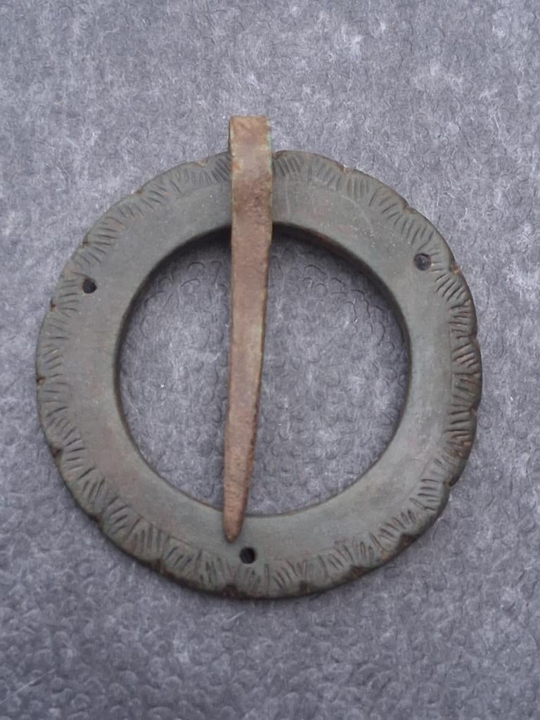 Bodemvondst Middeleeuwse anglo saksish Riem Brosche, Ophalen of Verzenden