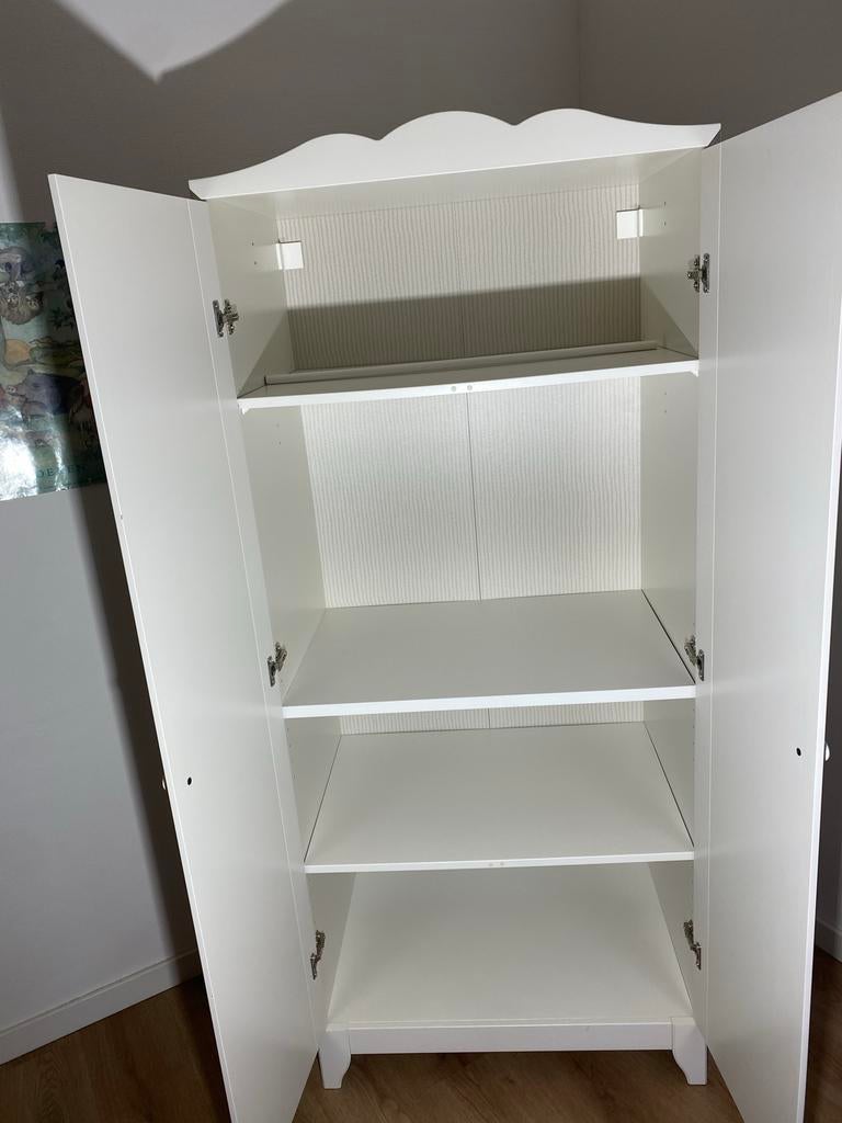 Witte (kinderkamer) kast met legplanken, Ophalen, Gebruikt, Kast, 50 tot 70 cm