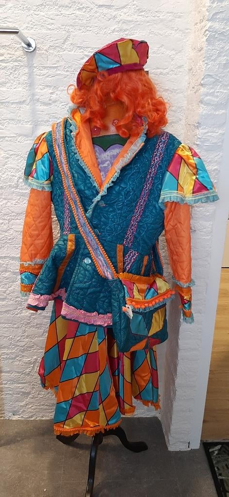 Clownsrok met jasje en tas pruik en muts maat 46/48, Ophalen of Verzenden, Zo goed als nieuw, Maat 46/48 (XL) of groter, Carnaval