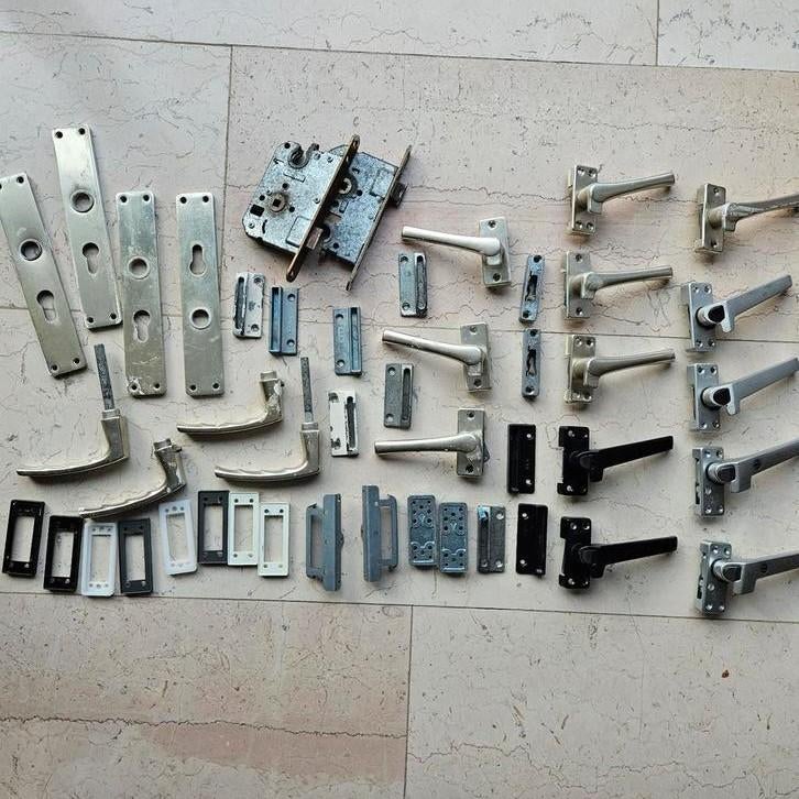 Diverse partij deurbeslag raambeslag raamsluiting AXA, Doe-het-zelf en Verbouw, Hang- en Sluitwerk, Ophalen of Verzenden, Gebruikt