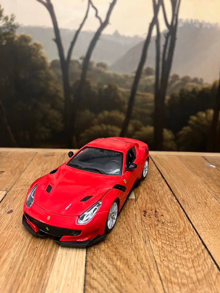 Ferrari F12 TDF Modelauto, Hobby en Vrije tijd, Modelauto's | 1:18, Ophalen, Zo goed als nieuw, Auto, Bburago