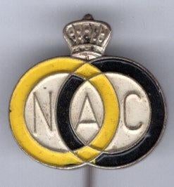 NAC N.A.C. zilverkleurig voetbal speldje ( Z_188 ), Ophalen of Verzenden, Zo goed als nieuw, Sport, Speldje of Pin
