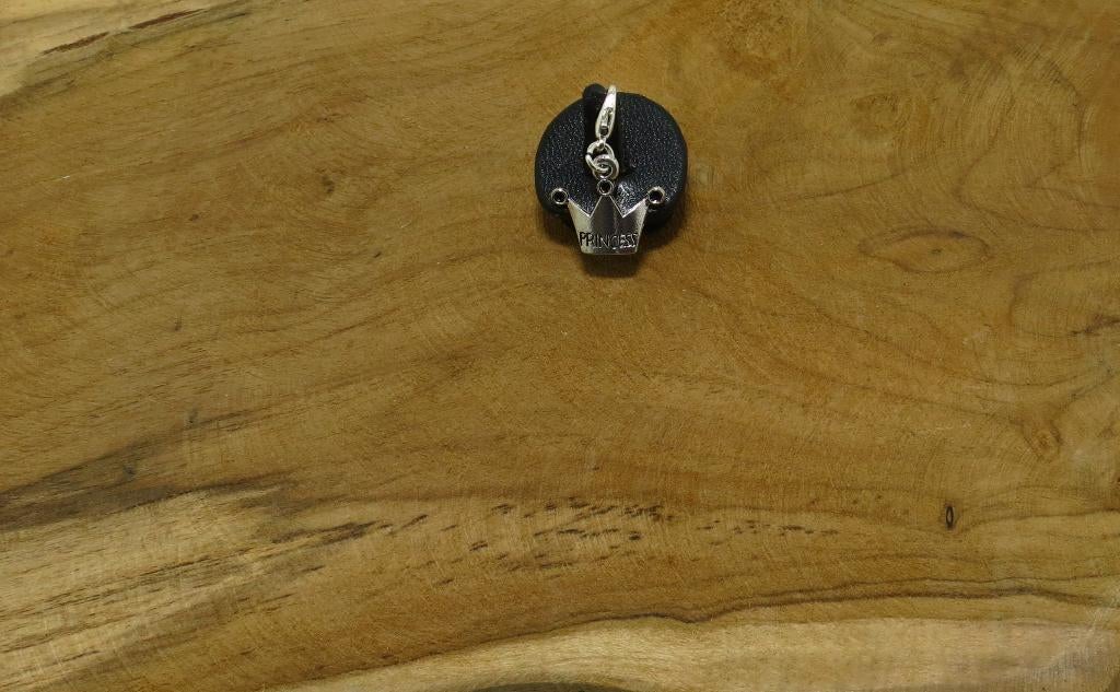 oud zilverkleurig bedeltje met slotje  kroon met Princess, Sieraden, Tassen en Uiterlijk, Bedels, Nieuw, Overige merken, Overige materialen