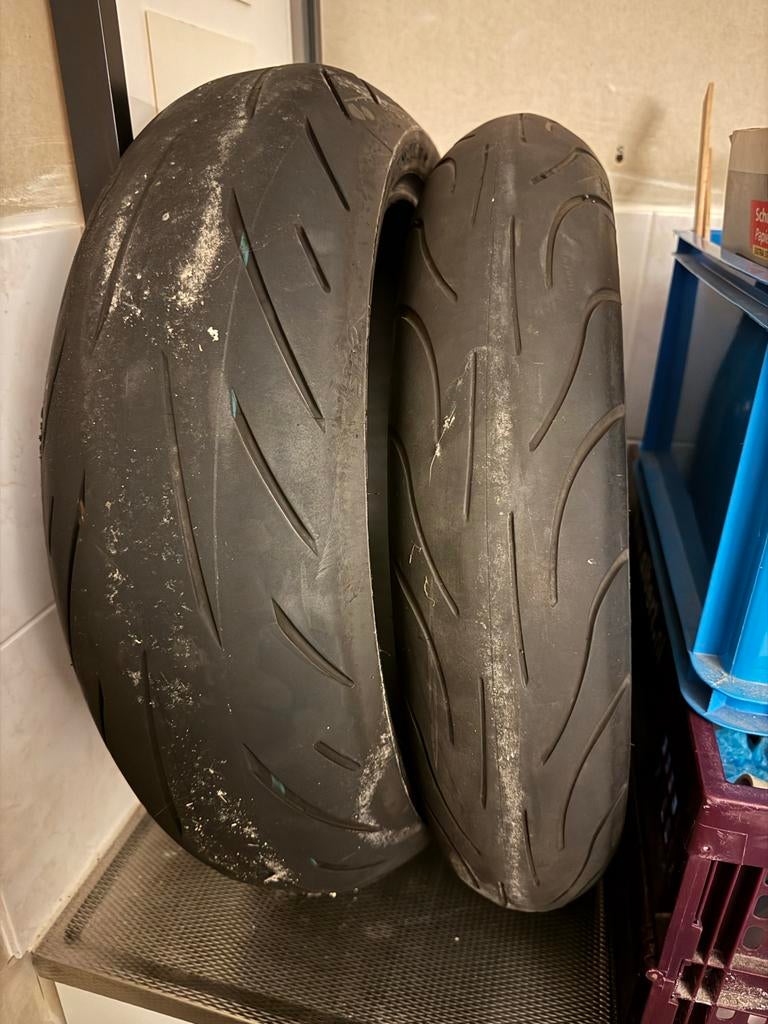 Michelin voorband & Bridgestone achterband motor, Motoren, Onderdelen | Overige, Ophalen, Gebruikt