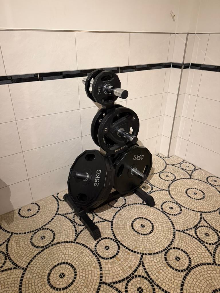 Halterschijven set 135kg + platenhouder (goede conditie), Ophalen, Zo goed als nieuw