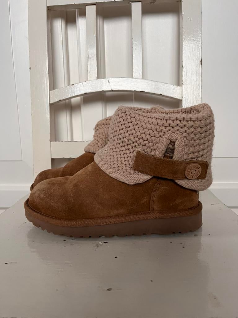 UGG Shania chestnut maat 33 in goede staat, Bruin, Lage of Enkellaarzen, Ophalen of Verzenden, Zo goed als nieuw