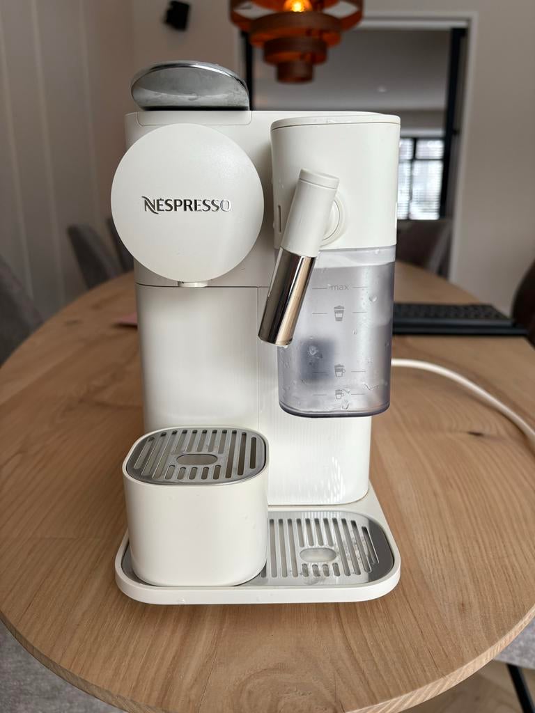 DeLonghi Nespresso Lattissima Koffiezetapparaat, Gebruikt, Espresso apparaat, Ophalen of Verzenden, 1 kopje
