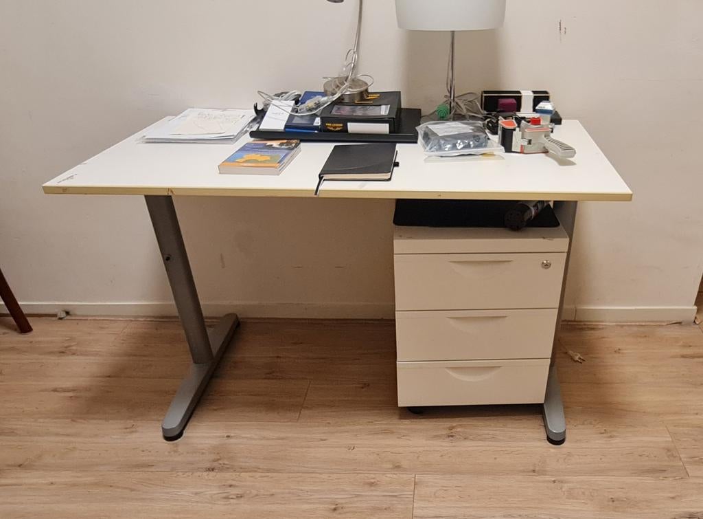 Schrijftafel / bureau tafels, Ophalen of Verzenden, Zo goed als nieuw