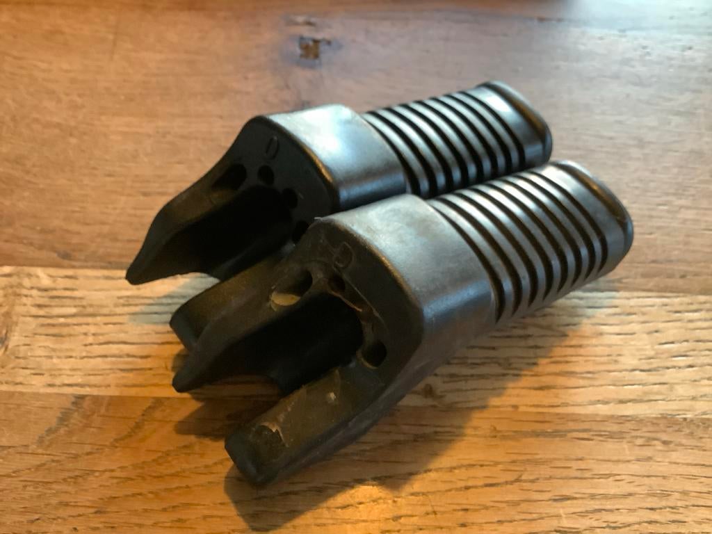 Peugeot Fox, set NOS voetsteunrubbers., Fietsen en Brommers, Brommeronderdelen | Oldtimers, Verzenden, Overige typen, Overige merken