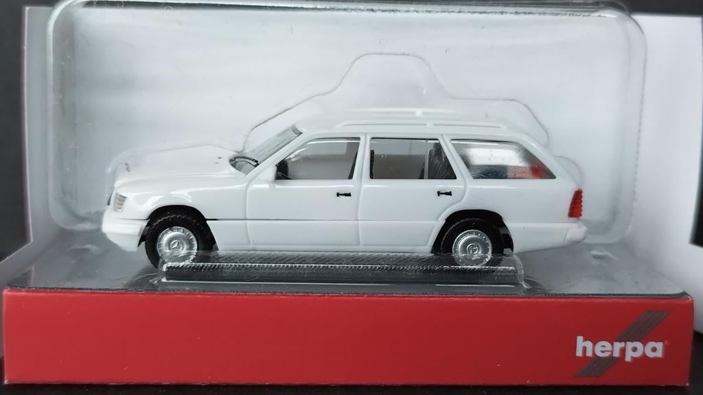 Mercedes Benz E 320 T w124 1:87 H0 Herpa Pol, Hobby en Vrije tijd, Modelauto's | 1:87, Leonrodstrasse 46 47 Dietenhoven, Auto