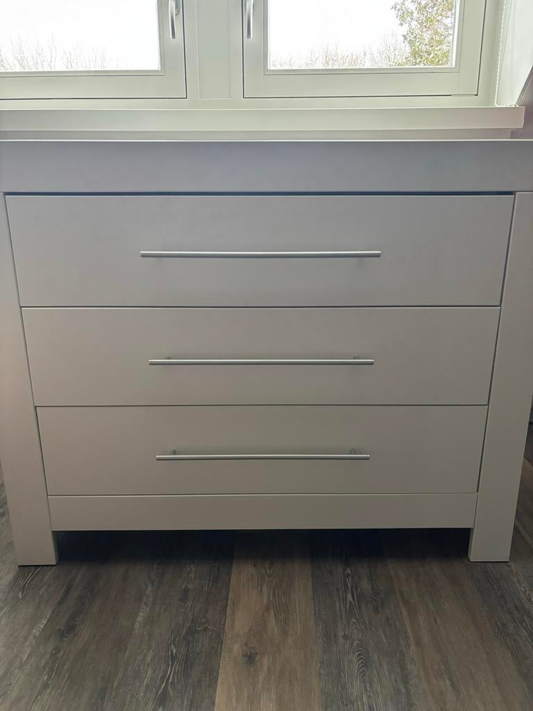 Commode zo goed als nieuw + verschoon onderdeel, Ophalen of Verzenden, Zo goed als nieuw, Jongetje of Meisje