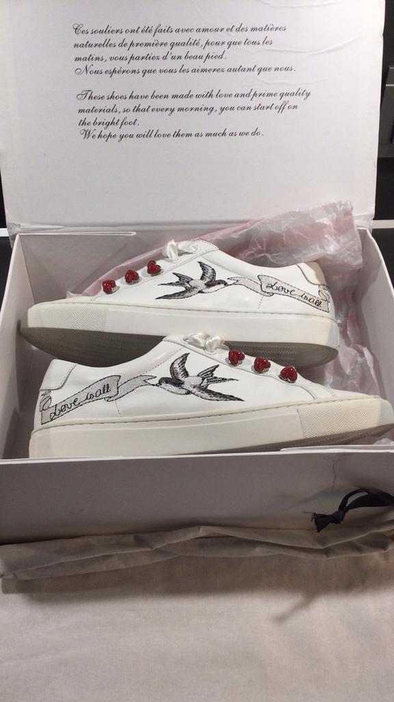 Mi/Mai witte lederen geborduurde piercing sneakers maat 38, Kleding | Dames, Schoenen, Ophalen of Verzenden, Nieuw, Wit, Sneakers of Gympen