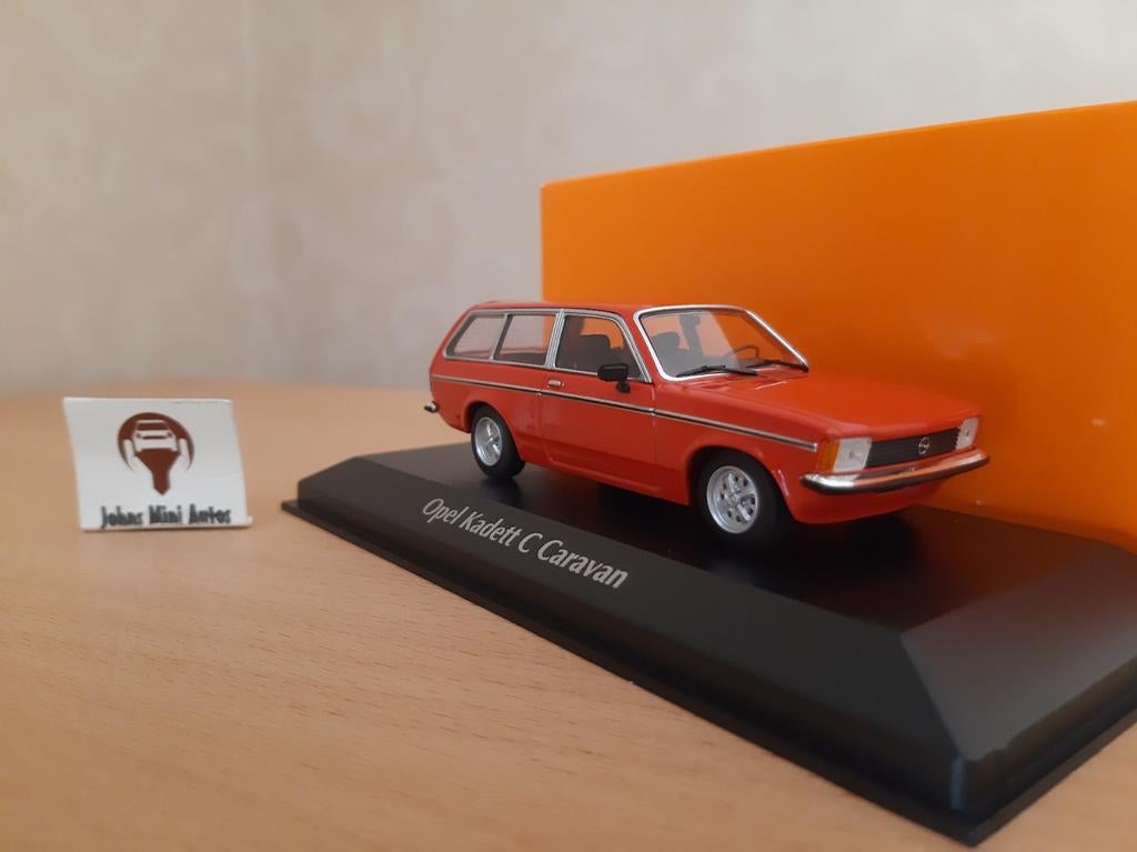 Opel Kadett C Caravan L 1978 rood van Maxichamps 1:43, Hobby en Vrije tijd, Modelauto's | 1:43, Nieuw, Auto, Overige merken, Ophalen of Verzenden