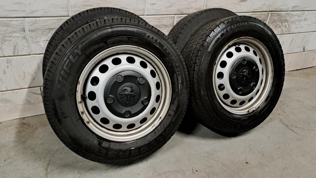 Winterbanden Peugeot Expert Jumpy Proace 215/65/16, 16 inch, Banden en Velgen, Ophalen of Verzenden, All Season