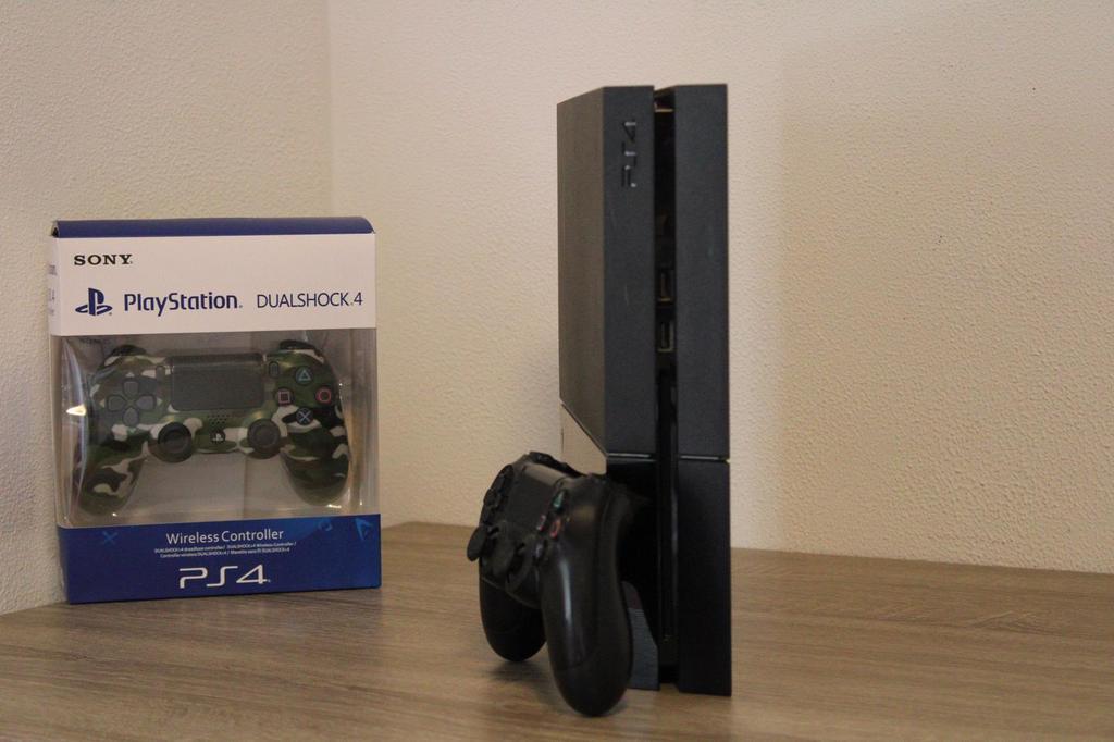 PlayStatoon 4 1TB + 2 Controller’s + 8 Spellen, Met games, Ophalen of Verzenden, Zo goed als nieuw, Met 1 controller