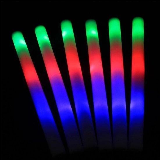 Lichtjes stoet Koop de Nr 1 gadget Led Foam Sticks Nu €0,55