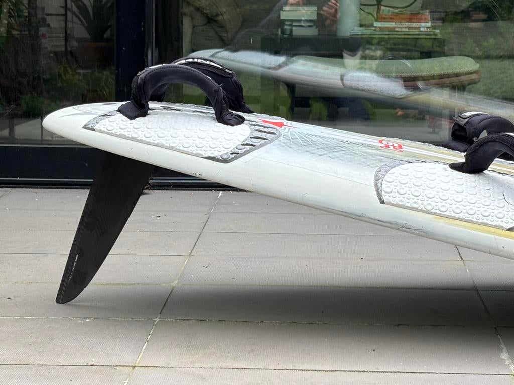 Tabou Manta 98 liter slalomplank, Watersport en Boten, Windsurfen, Gebruikt, Minder dan 250 cm, Ophalen of Verzenden, Met vin(nen)