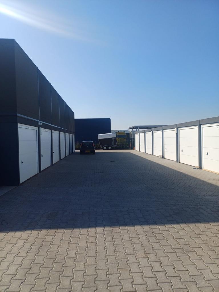 Opslagbox / garagebox met buitenterrein te huur