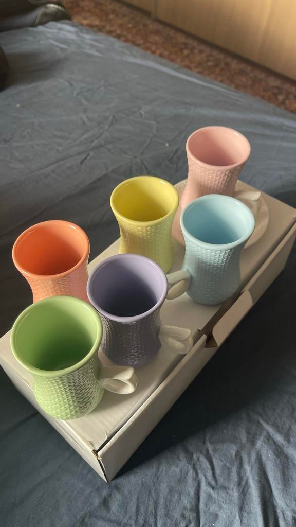 Mooi setje kleine kopjes in verpakking, Huis en Inrichting, Keuken | Servies, Keramiek, Nieuw, Ophalen of Verzenden, Overige stijlen