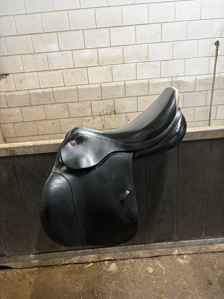 Nu in prijs verlaagd !!Prestige springzadel 18 inch, Dieren en Toebehoren, Ophalen of Verzenden, Springen