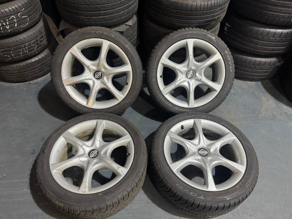 17” Originele Nissan Skyline Velgen met ZGAN Winterbanden, Banden en Velgen, 17 inch, 225 mm, Winterbanden