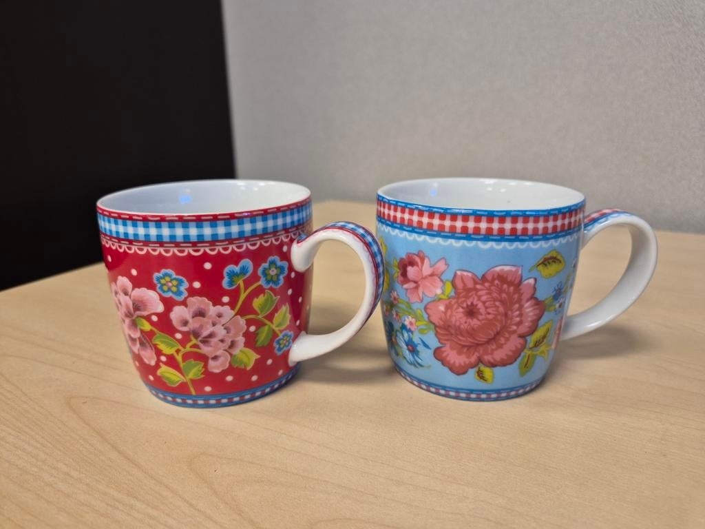 Pip Studio set 2x Mok met oor, Verzenden, Zo goed als nieuw, Overige stijlen, Kop(pen) en/of Schotel(s)