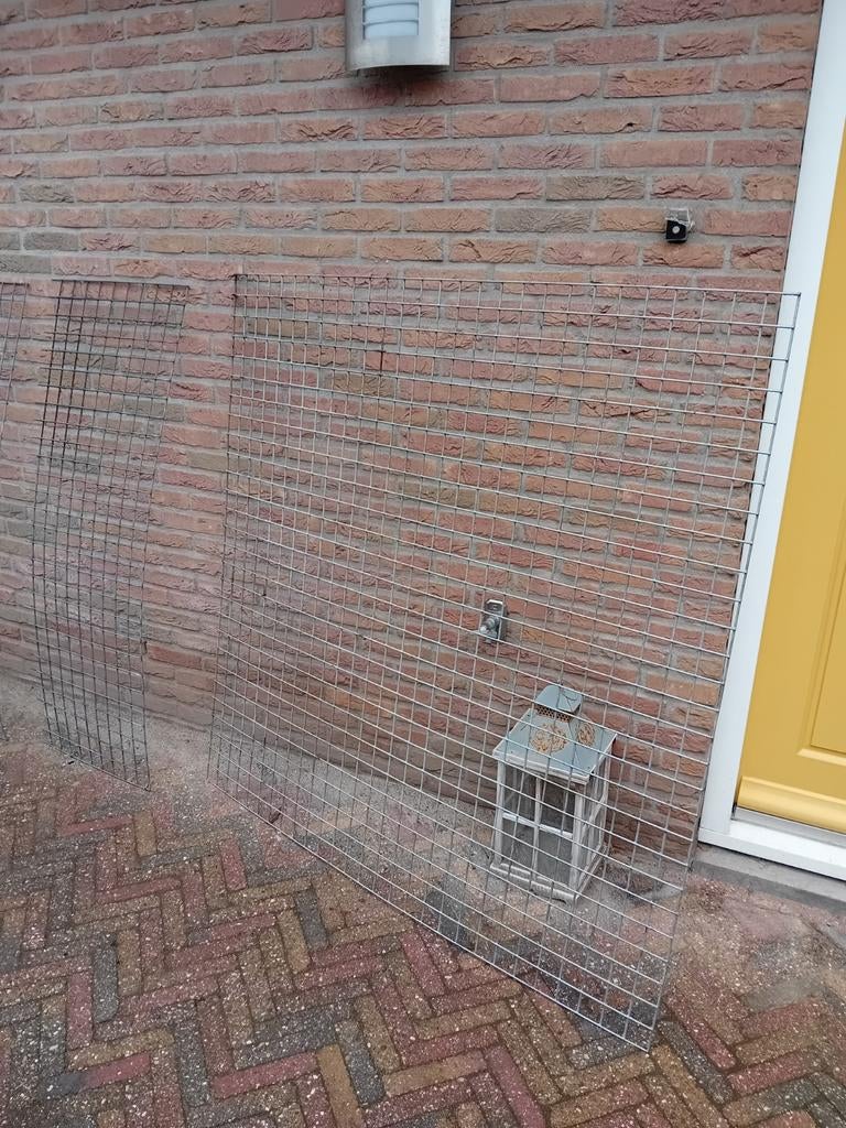 Hekken van staaldraad, Ophalen, Bakstenen