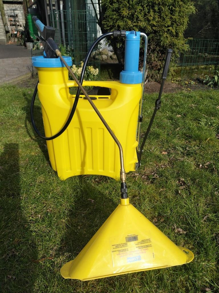 Drukspuit rugspuit 12 liter met spuitkap, Ophalen, Gebruikt