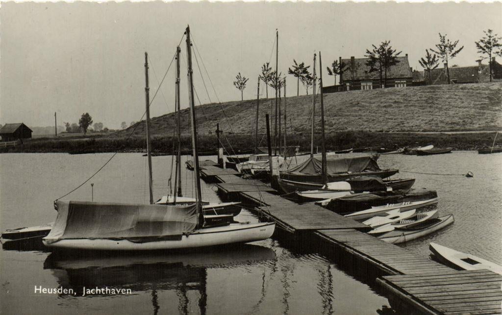 Heusden, Jachthaven - boten - gelopen, Ophalen of Verzenden, Voor 1920, Gelopen, Friesland