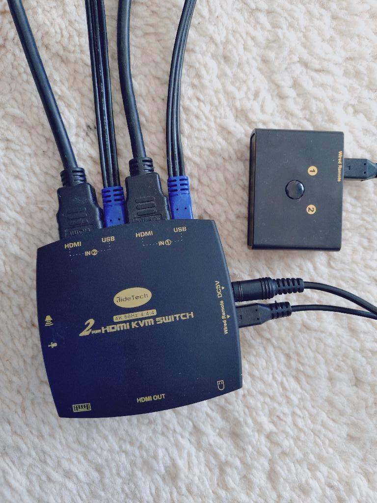 HDMI KVM switch met usb aansluiting, Ophalen, Zo goed als nieuw, Laptop