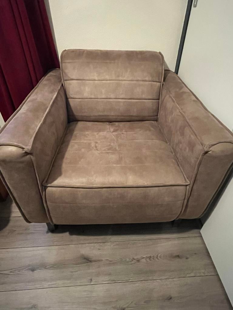 Brede fauteuil met zacht suède - Zo goed als nieuw, Huis en Inrichting, 75 tot 100 cm, Ophalen of Verzenden, Zo goed als nieuw