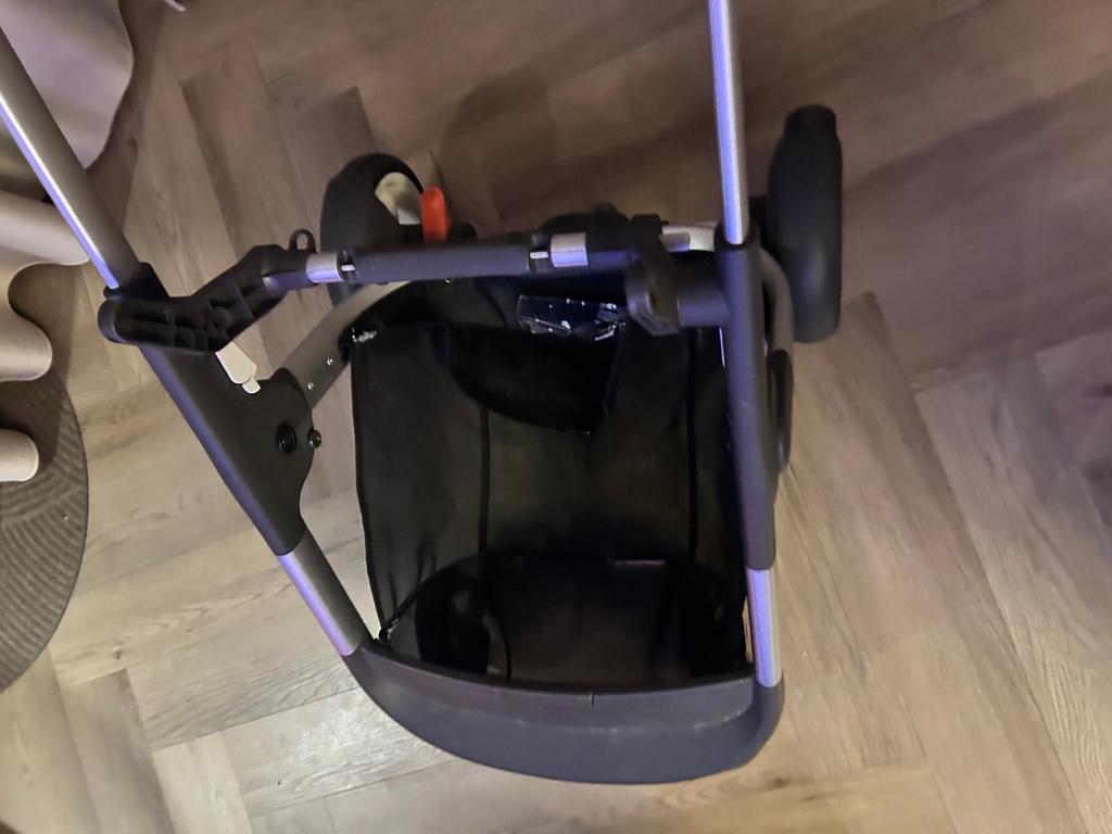 Stokke Crusi Kinderwagen Grijs - Complete Set, Gebruikt, Combiwagen, Met reiswieg, Ophalen