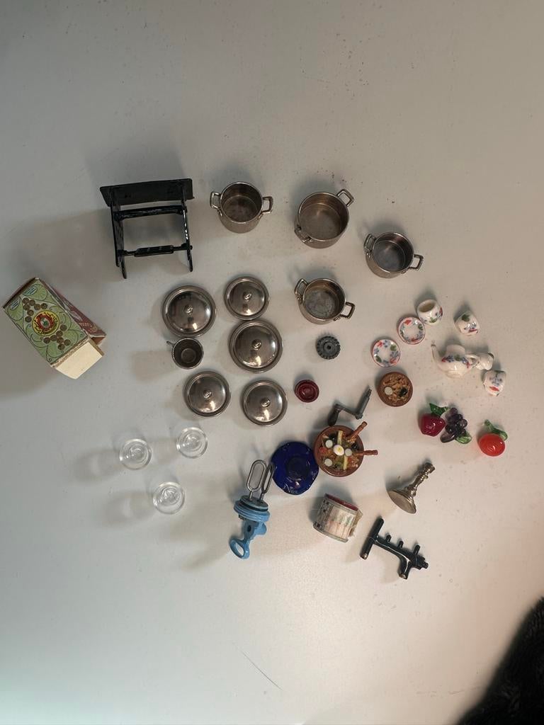 Miniatuur poppenhuis accessoires: pannen, servies, bestek, Verzenden, Gebruikt, Poppenhuis