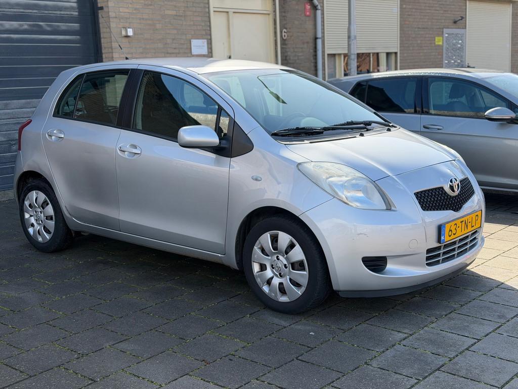 Toyota Yaris 1.3 VVTi Sol Apk Airco elekt pakket Lage km’s, Voorwielaandrijving, Stof, Zwart, 4 cilinders
