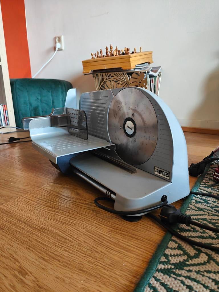 Princess vleessnijmachine, Ophalen