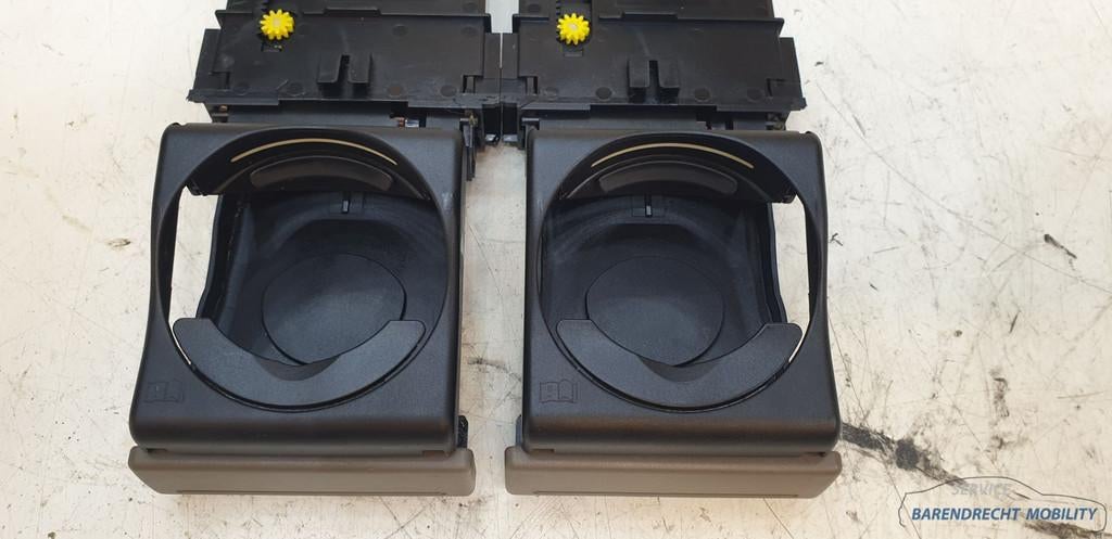 2x Bekerhouder Audi A2 bruin / beige 8Z0862534B ZGAN origine, Auto-onderdelen, Interieur en Bekleding, Gebruikt, AUDI AG, Auto-Union-Strasse 1
85045  Ingolstadt, DE