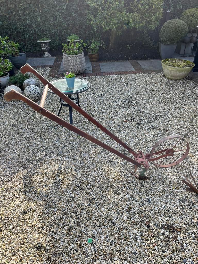 Antiek ploegje, Ophalen