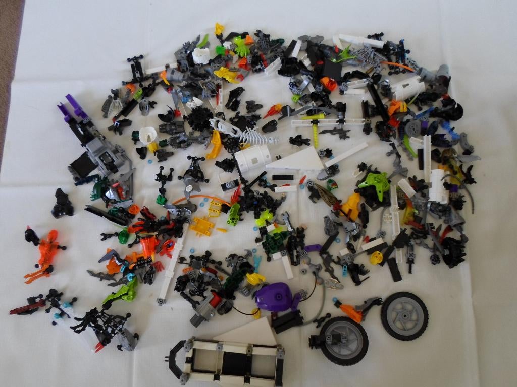 Lego Bionicle     en  mattel  construx   onderdelen., Ophalen of Verzenden, Gebruikt, Losse stenen, Lego