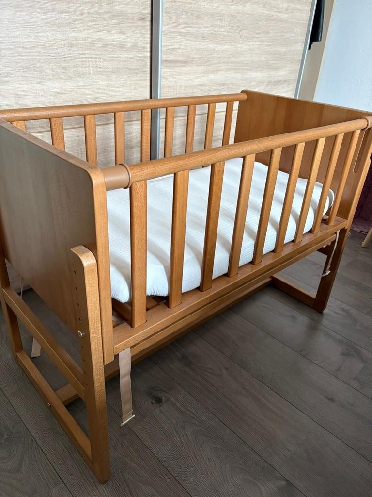 Petite Amélie Co-sleeper «Nuage» Walnoot + Matras & Textiel, Kinderen en Baby's, Babywiegjes en Ledikanten, Ophalen of Verzenden