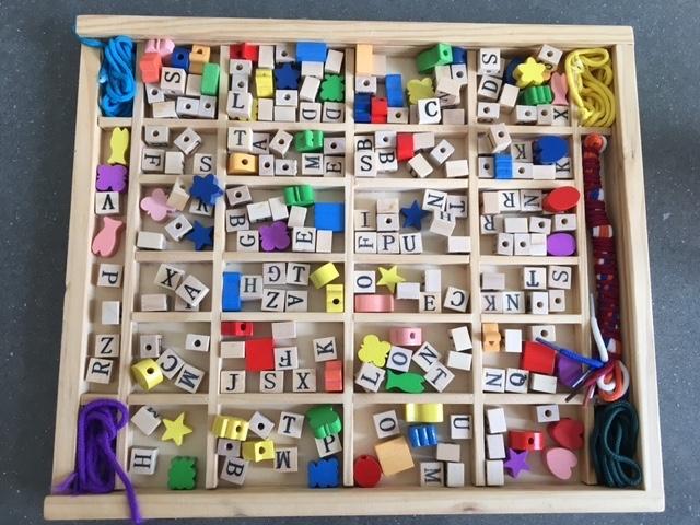 Kist met letter-kraaltjes, Ophalen of Verzenden, Zo goed als nieuw