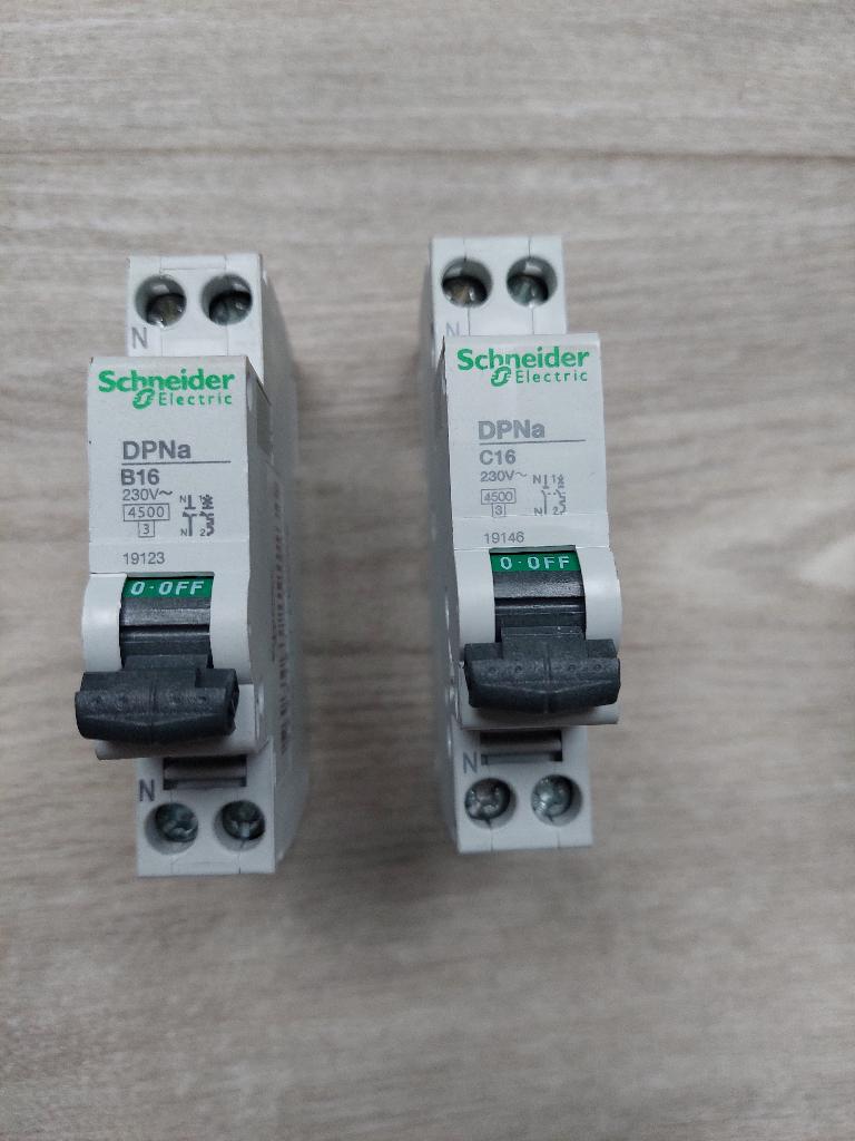 Schneider installatieautom., Ophalen of Verzenden, Gebruikt, Overige typen