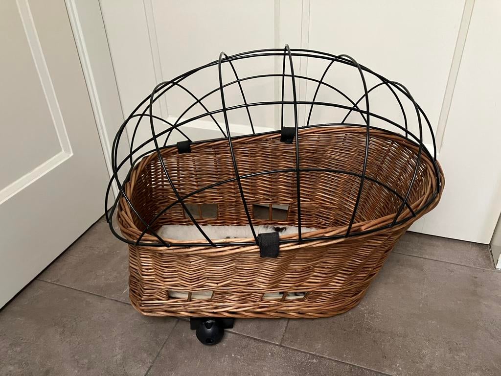 Rieten / rotan honden fietsmand voor achterop, Fietsen en Brommers, Fietsaccessoires | Fietsmanden, Ophalen of Verzenden, Gebruikt