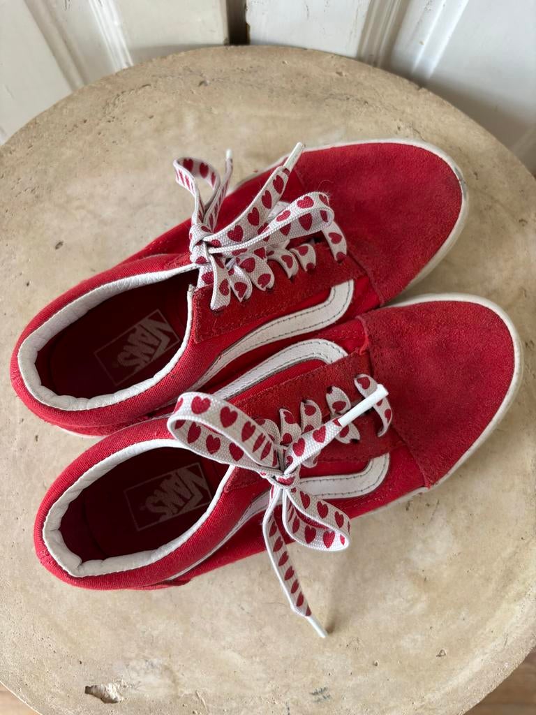Vans gympen rood - hartjes veters - maat 33, Gebruikt, Meisje, Schoenen, Ophalen of Verzenden