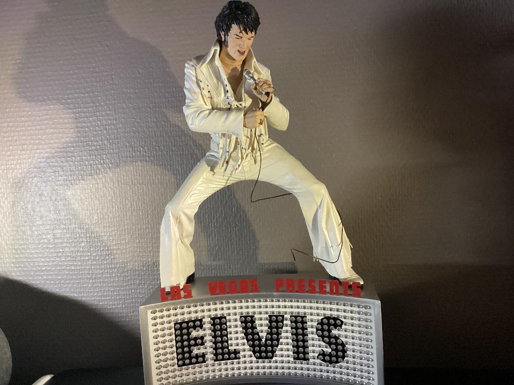 Elvis las vegas presents 12 inch mcfarlane ( uitverkocht), Ophalen of Verzenden, Zo goed als nieuw, Film, Actiefiguur of Pop