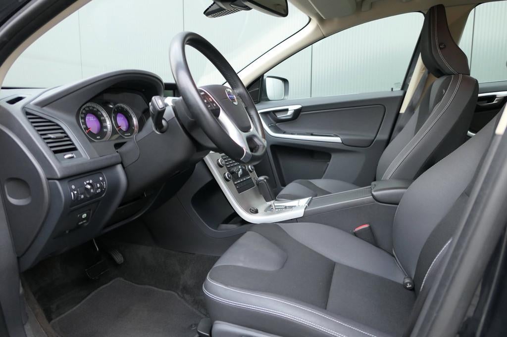 Volvo XC60 2.0T Momentum NAP Youngtimer Dealer onderhouden, Euro 5, 4 cilinders, Leder en Stof, Origineel Nederlands