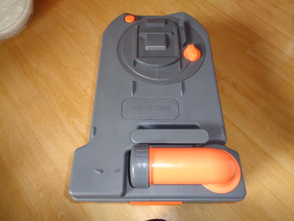 Thetford toilet, Ophalen, Nieuw